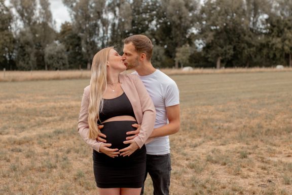 Babybauchshooting in Heinsberg authentische Momente