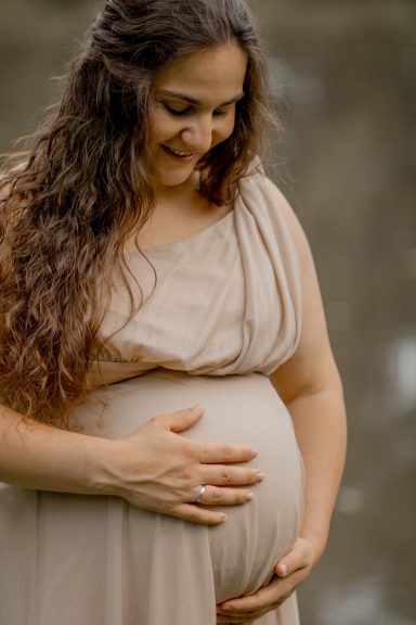 Babybauchshooting in Heinsberg authentische Momente